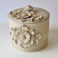 /album/galeria-vyrobkov-z-hliny-sio2-plus/sio-2-plus-caja-con-flores-jpg/
